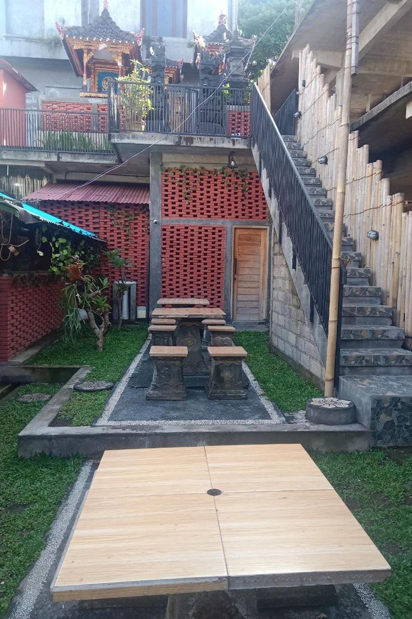 Downtown Monkey Forest Hostel Ubud  Exterior photo